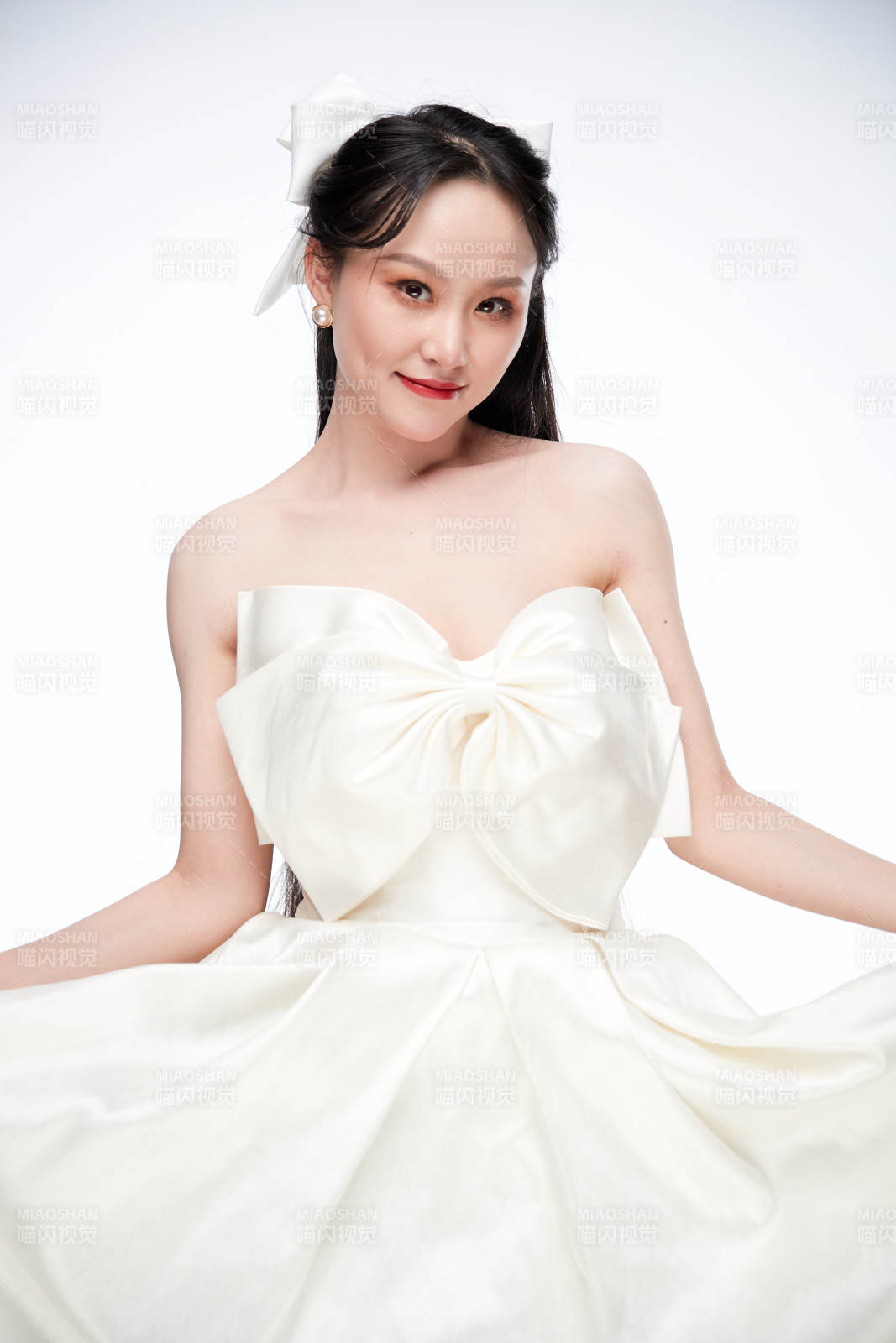 女性婚纱妆面图片