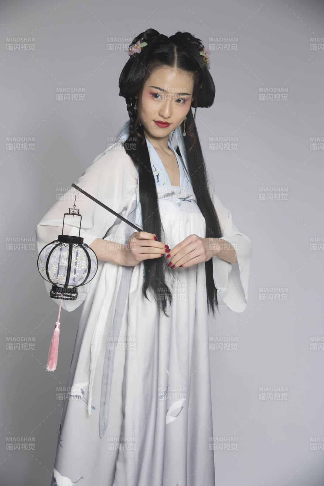 汉服风韵人像棚拍汉服少女图片