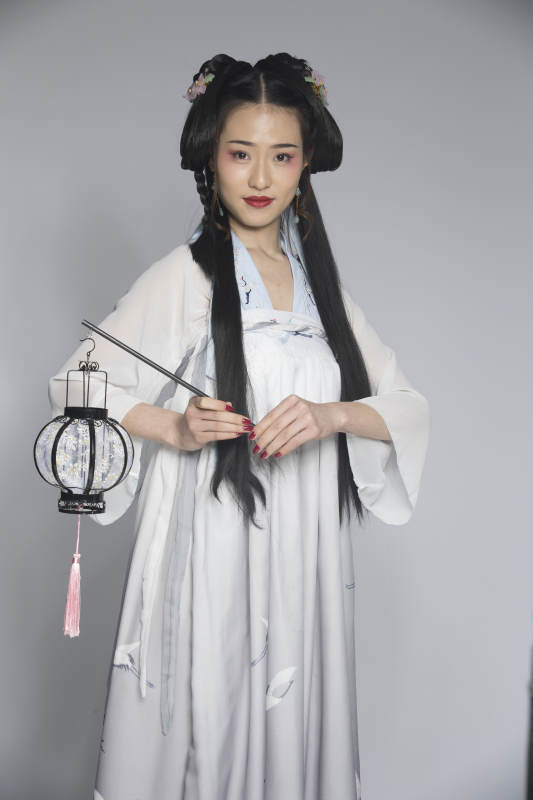 汉服风韵人像棚拍汉服少女图片