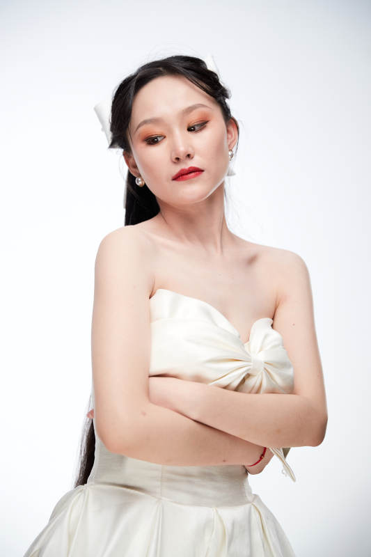 女性婚纱妆面图片