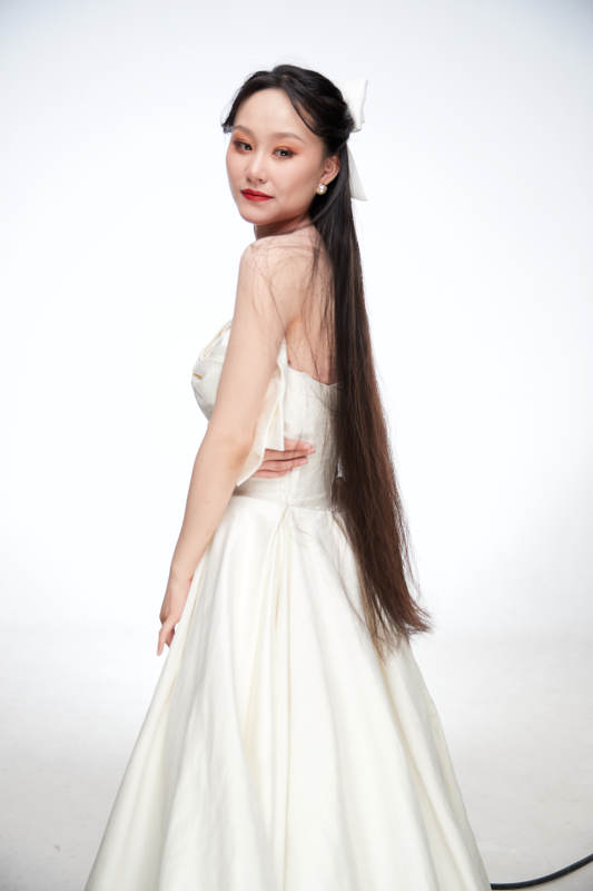 女性婚纱妆面图片