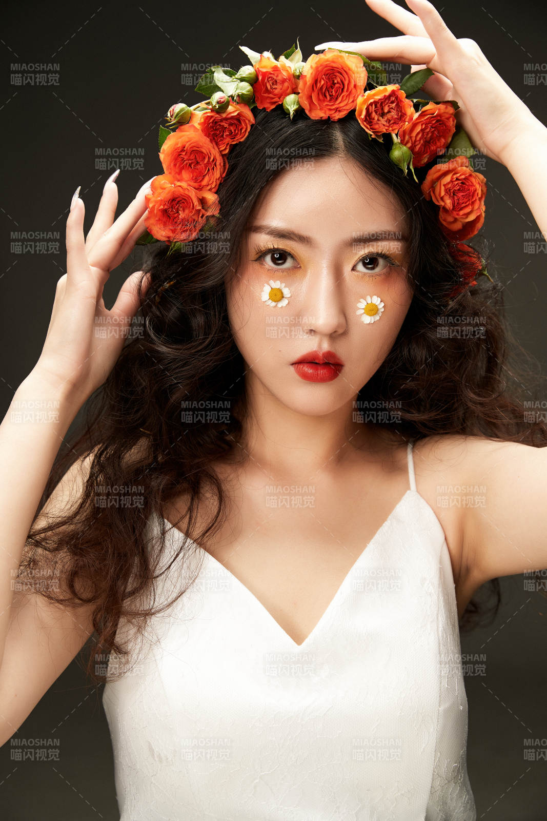 时尚亚洲女性婚纱妆面彩妆图片