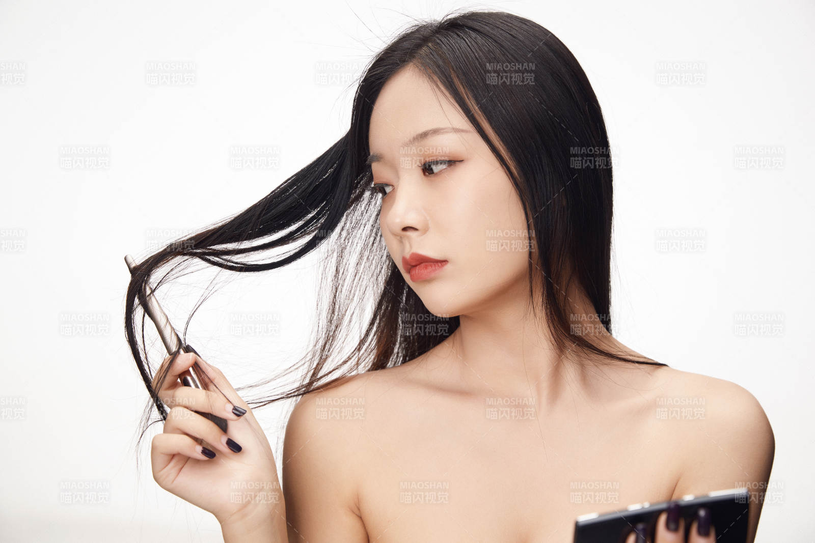 亚洲美女面部特写化妆护肤图片