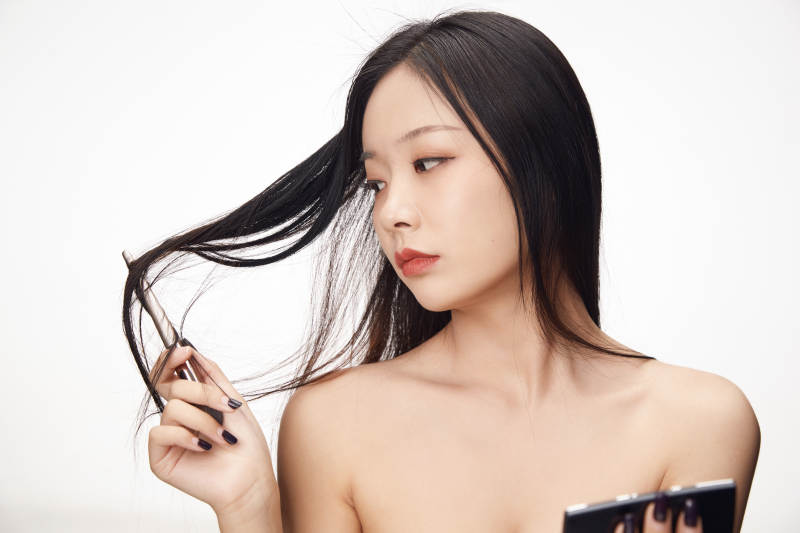 亚洲美女面部特写化妆护肤图片