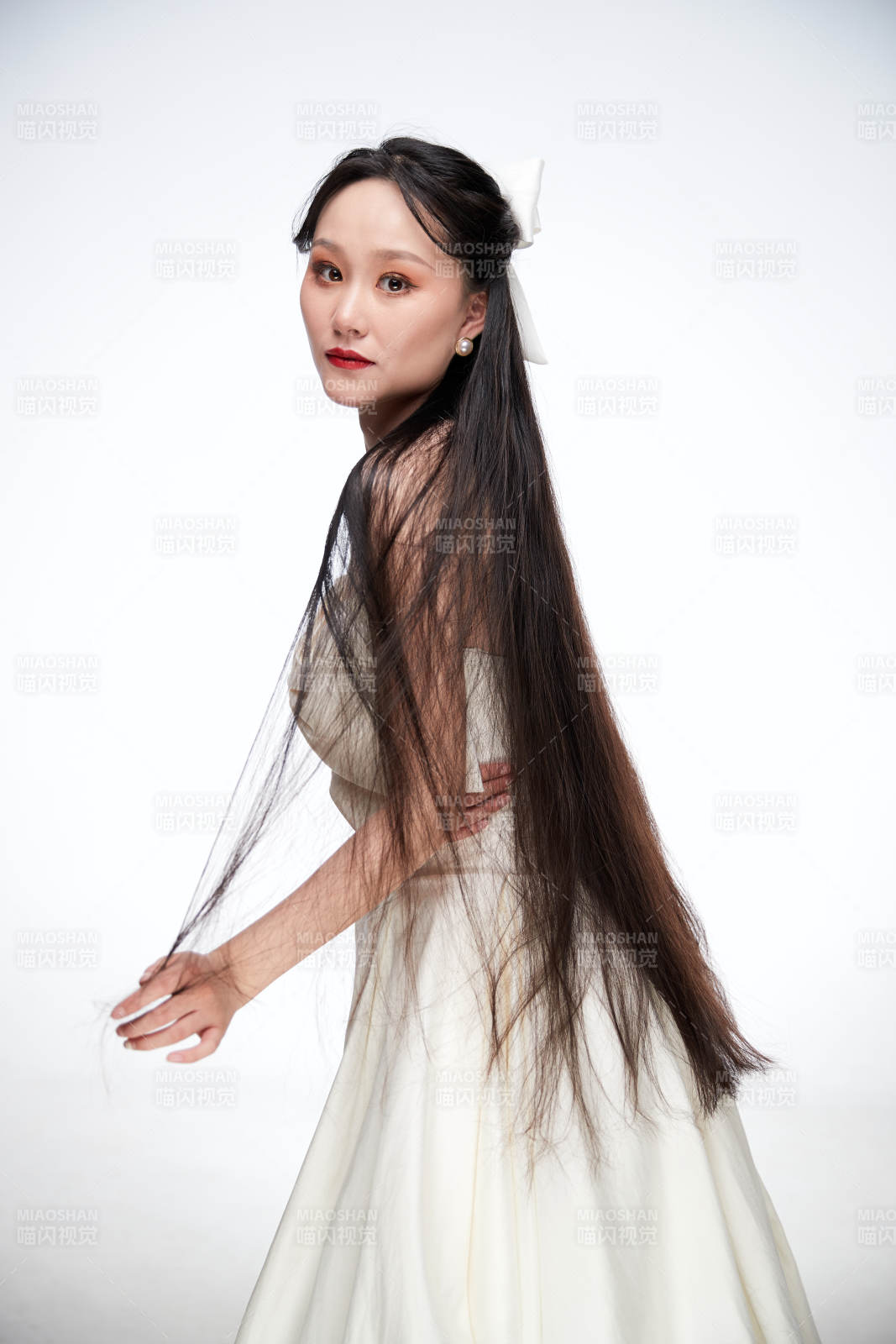 女性婚纱妆面图片