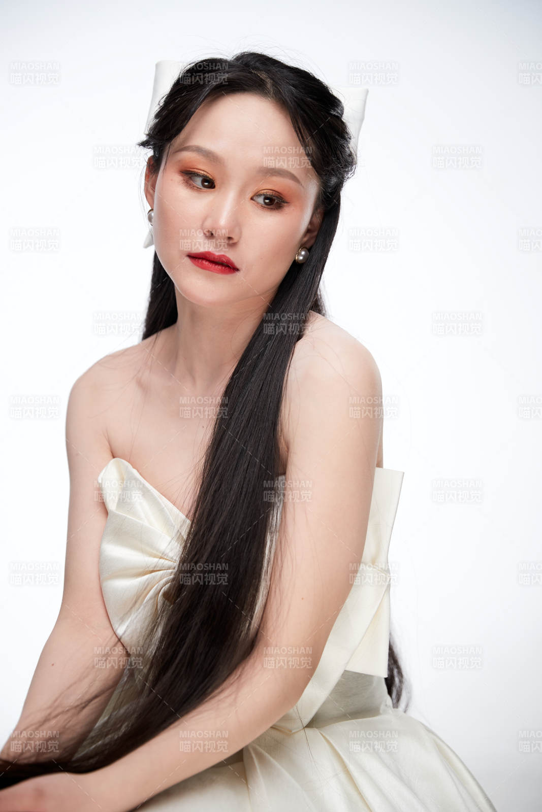 女性婚纱妆面图片