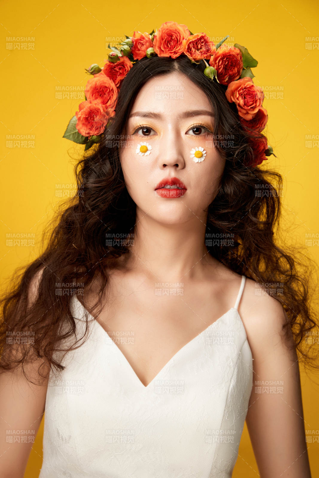 时尚亚洲女性婚纱妆面彩妆图片