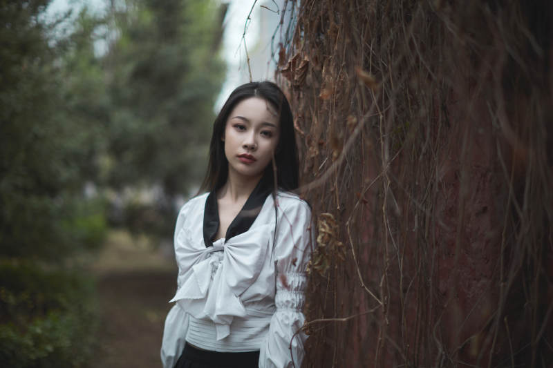 日系户外公园穿jk校服的少女图片