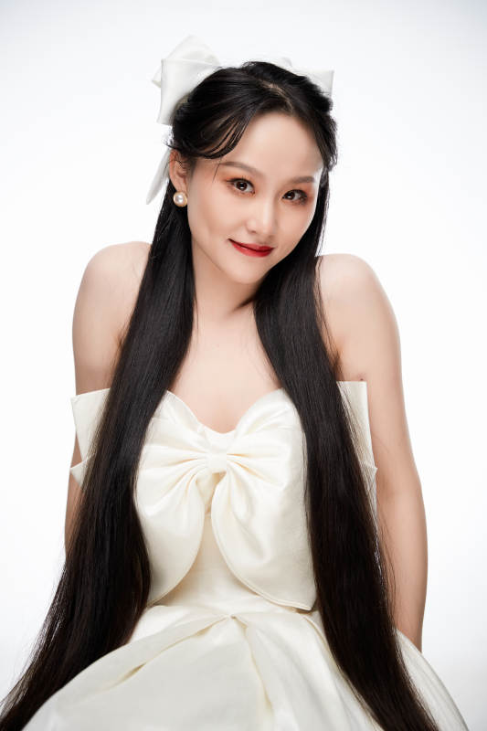 女性婚纱妆面图片