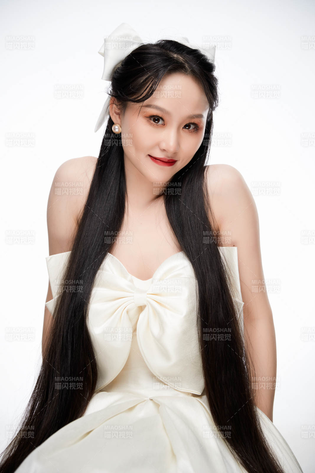 女性婚纱妆面图片