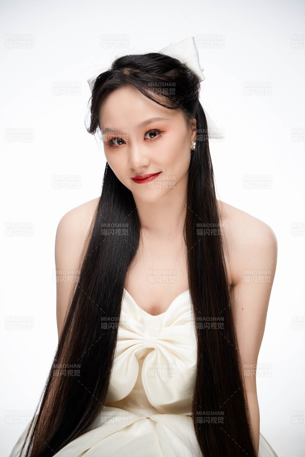 女性婚纱妆面图片