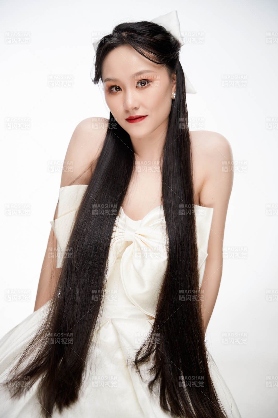 女性婚纱妆面图片