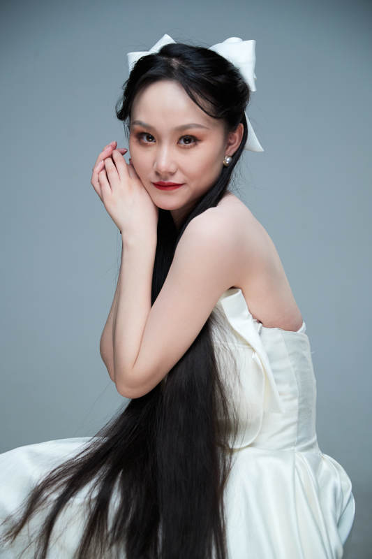 女性婚纱妆面图片