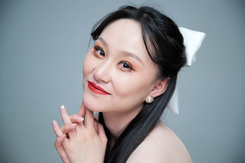 女性婚纱妆面图片