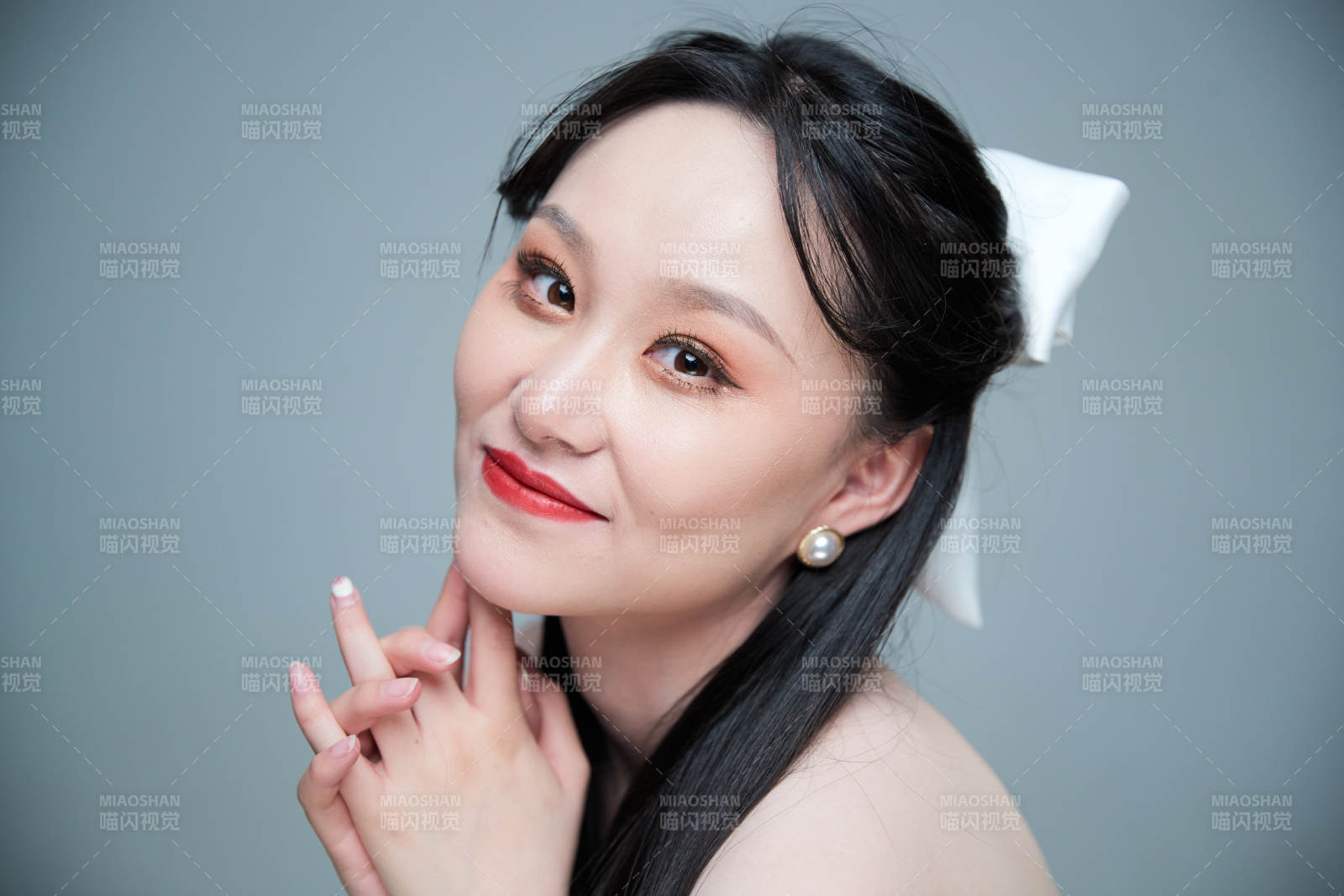 女性婚纱妆面图片