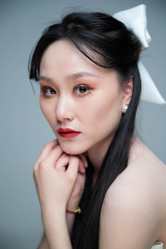 女性婚纱妆面图片