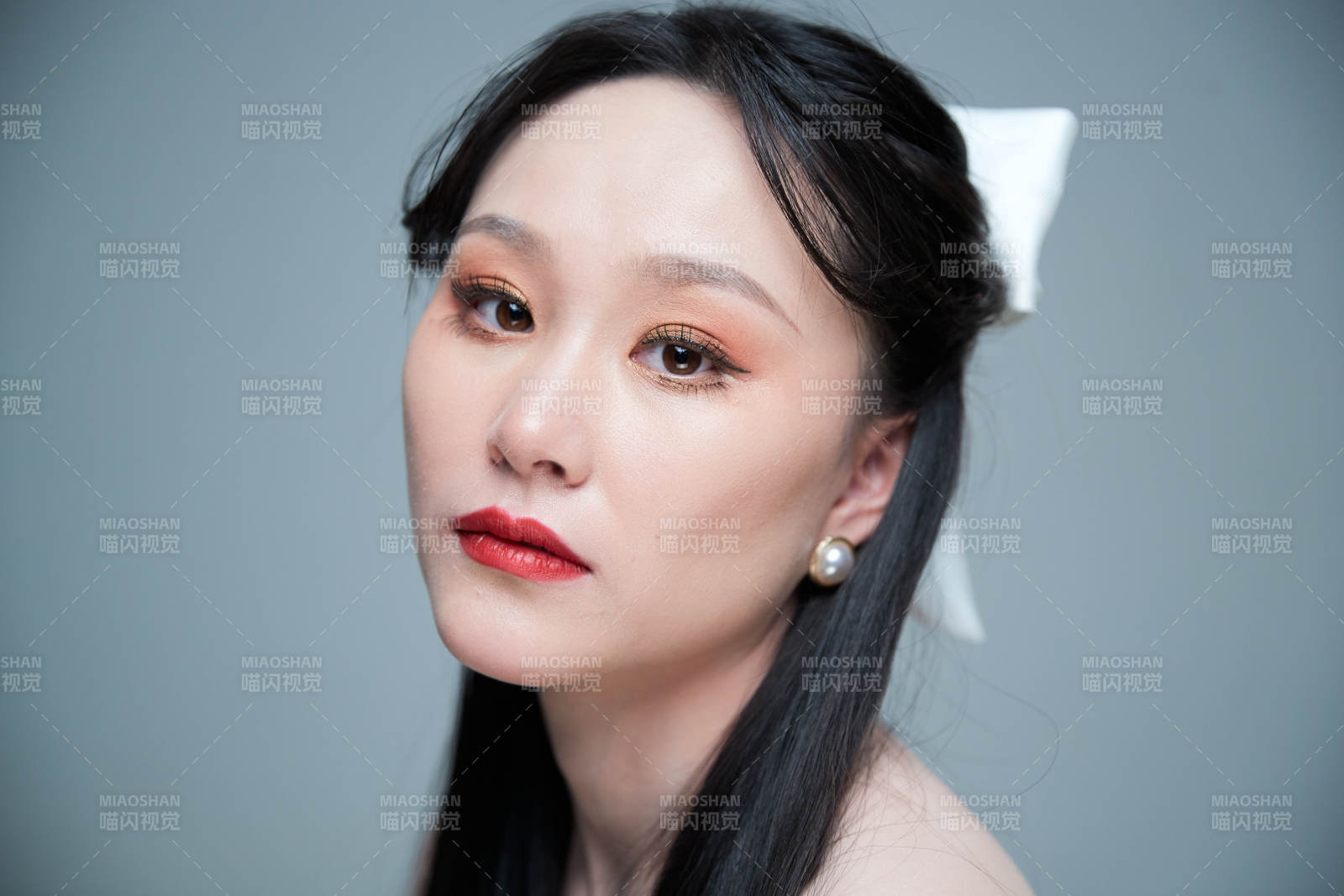 女性婚纱妆面图片