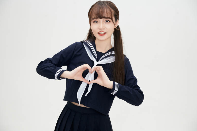 身穿日系高中制服的美丽少女图片