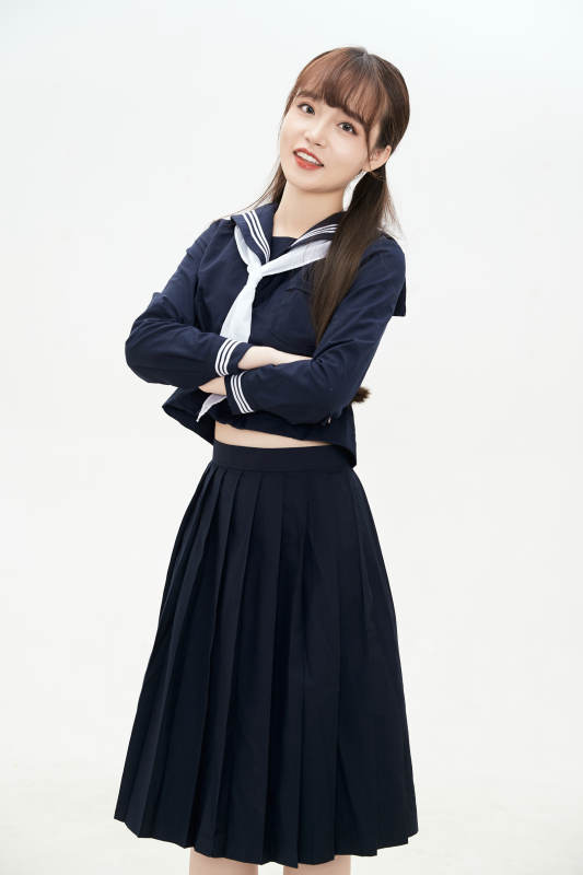 身穿日系高中制服的美丽少女图片