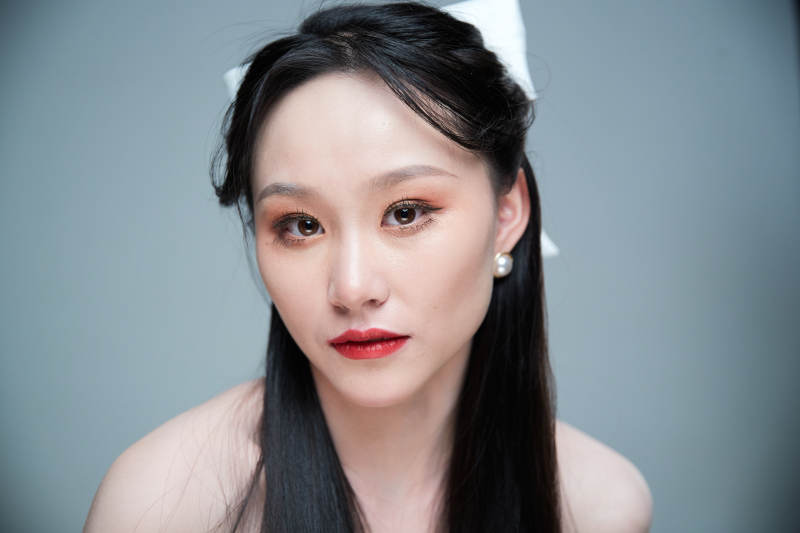 女性婚纱妆面图片