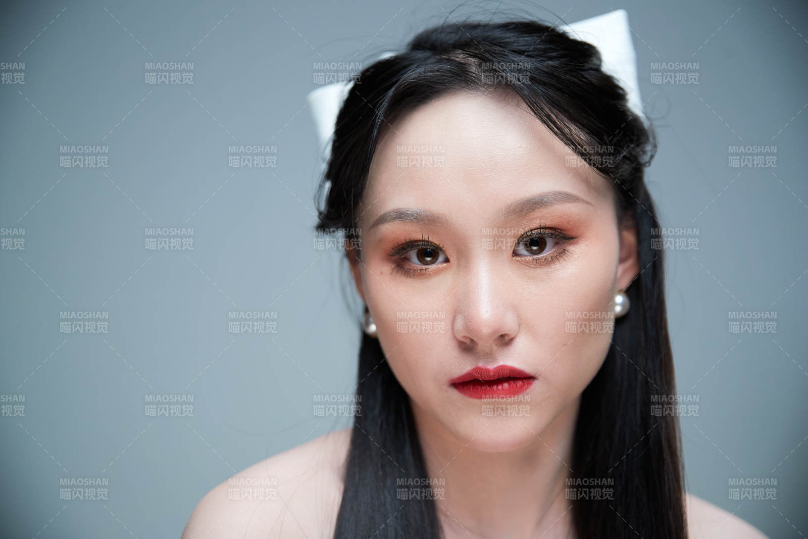 女性婚纱妆面图片