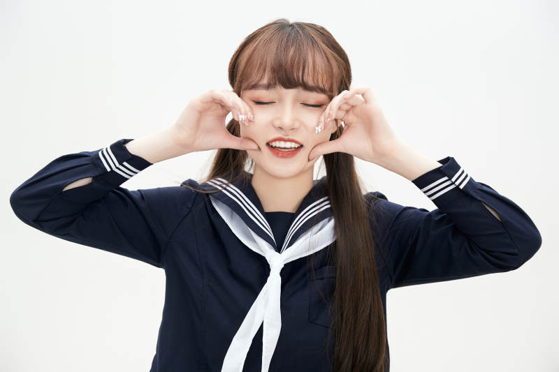 身穿日系高中制服的美丽少女图片