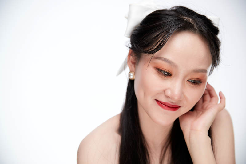 女性婚纱妆面图片