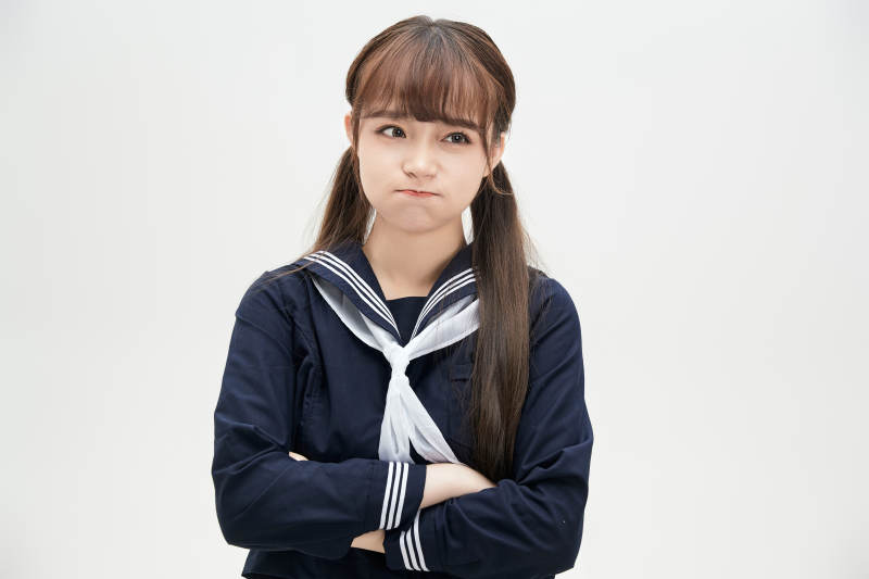 身穿日系高中制服的美丽少女图片