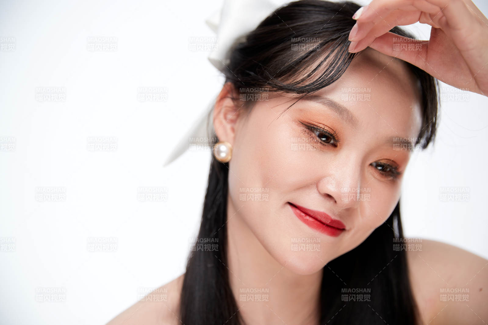 女性婚纱妆面图片