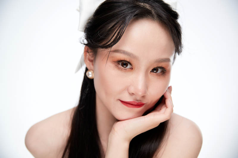 女性婚纱妆面图片