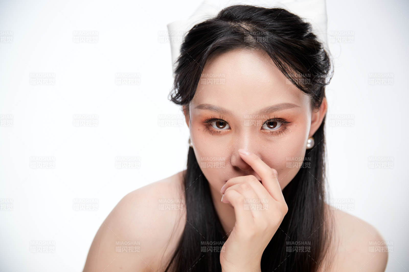 女性婚纱妆面图片