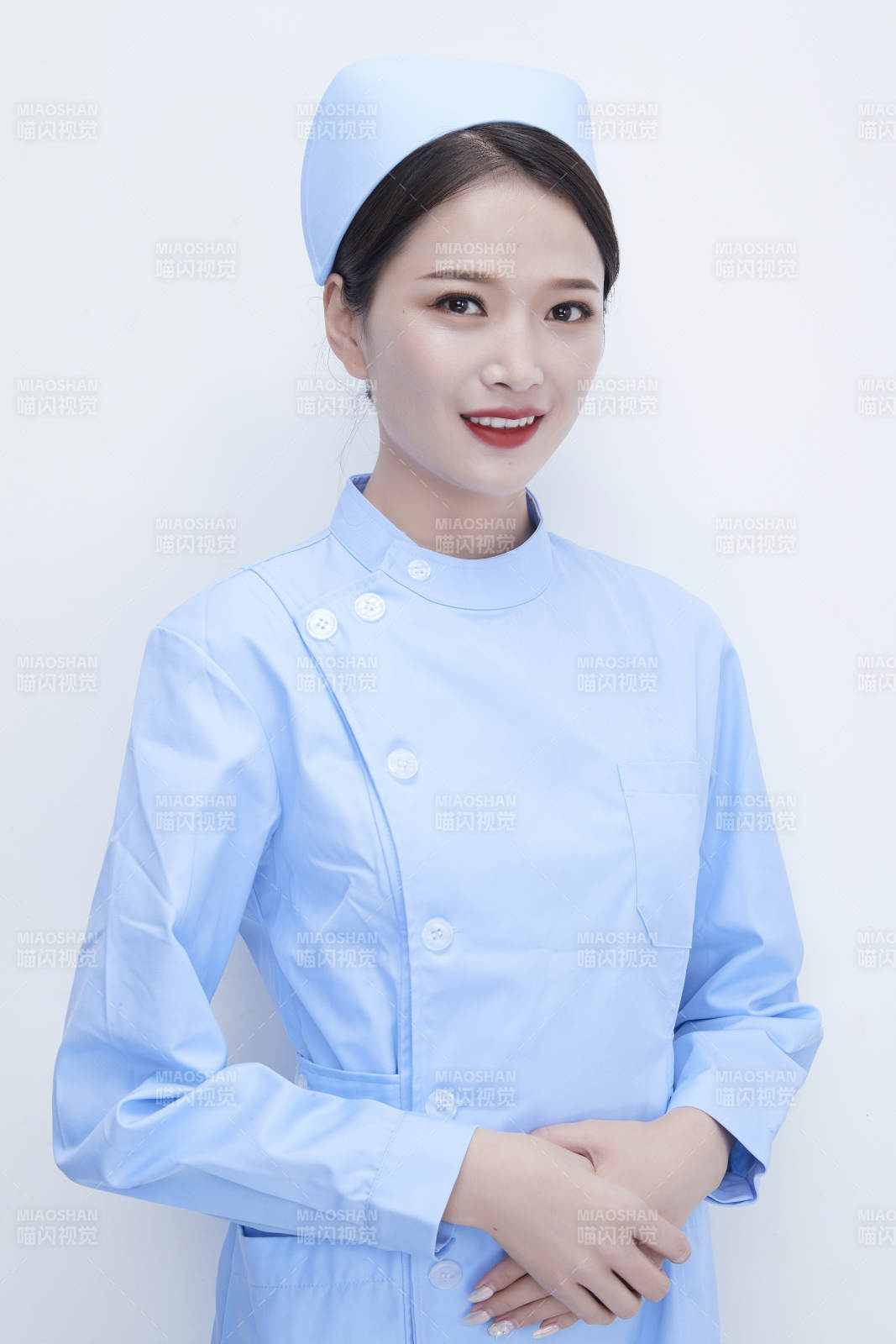 身穿蓝色护士服展示各种表情的漂亮女护士图片