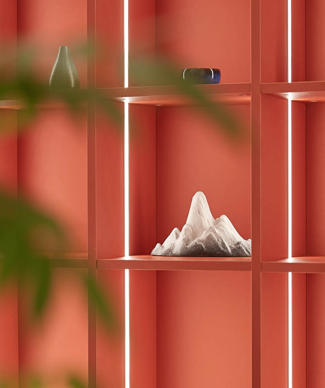 山形雕塑静置红架图片