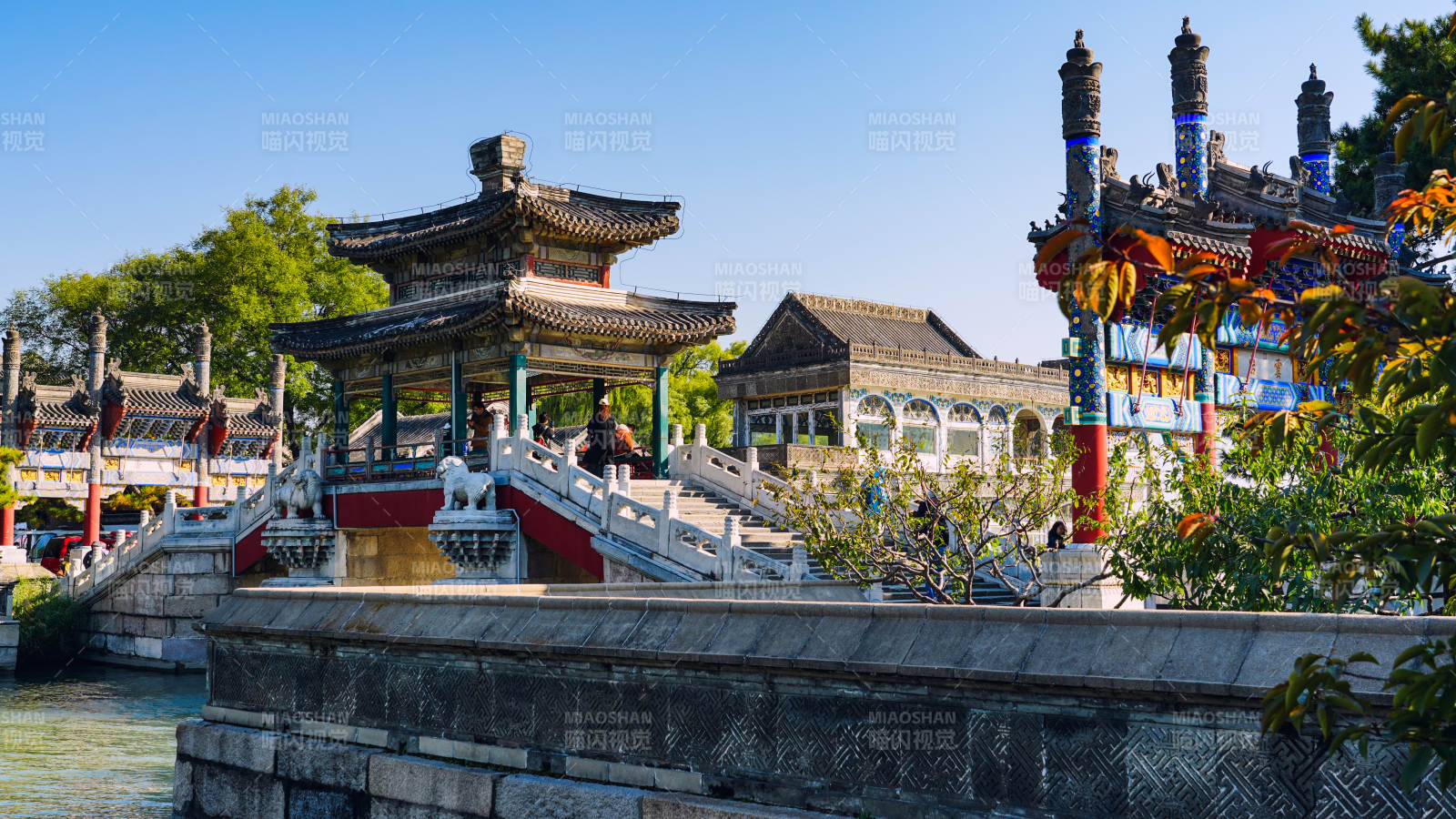 颐和园古色古香的亭台楼阁图片