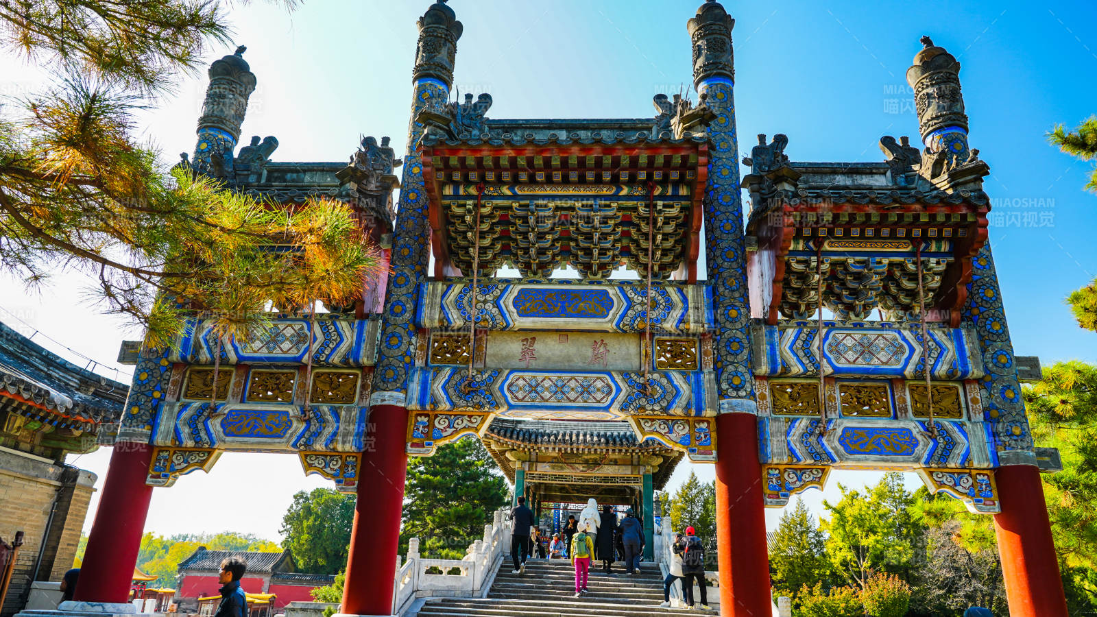 颐和园古色古香的牌坊图片