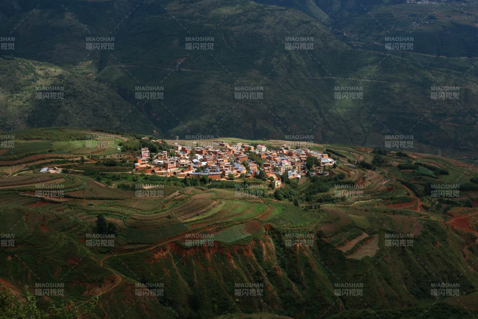云南昆明东川红土地图片