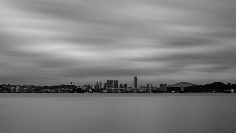 厦门城市天际线黑白照图片