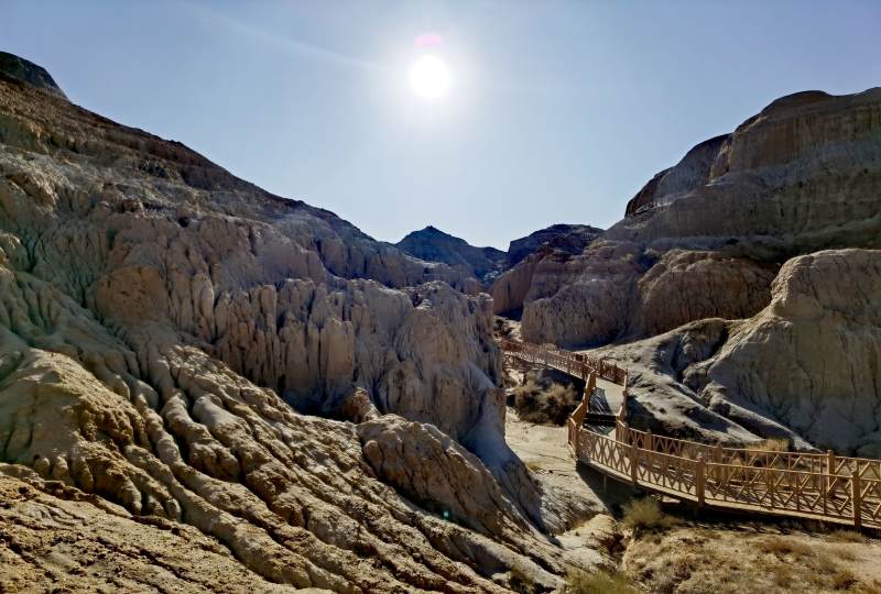 峡谷栈道风光图片