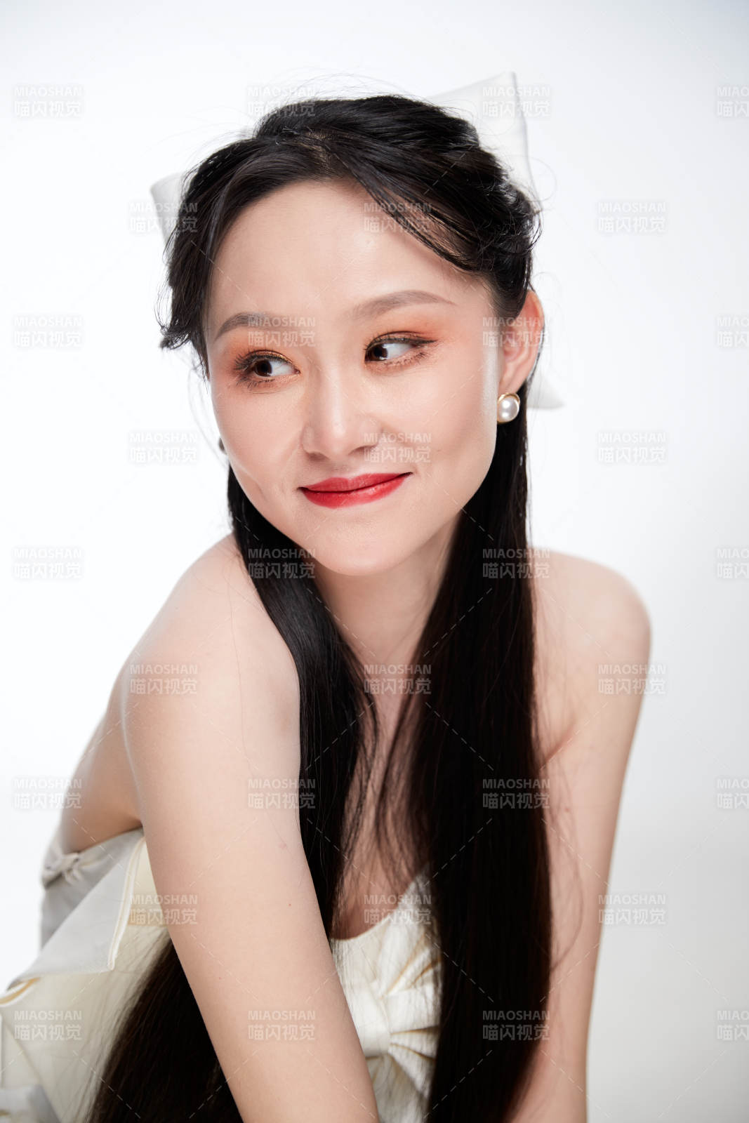 女性婚纱妆面图片