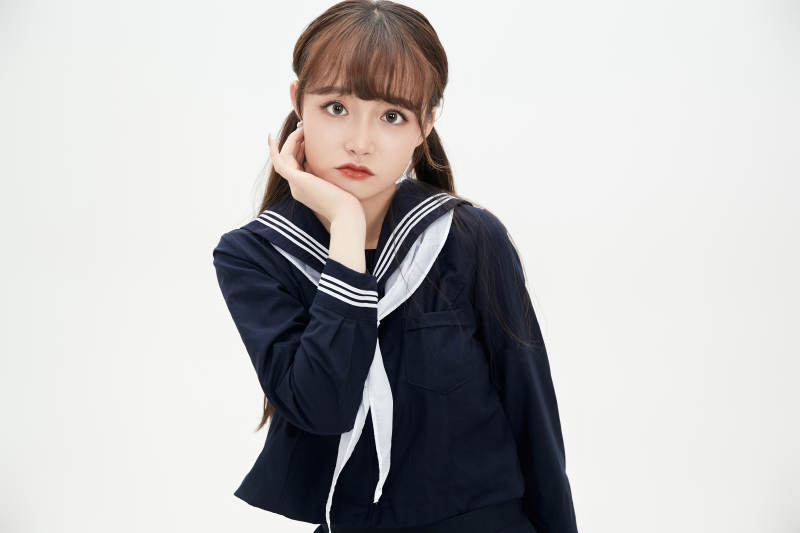 身穿日系高中制服的美丽少女图片