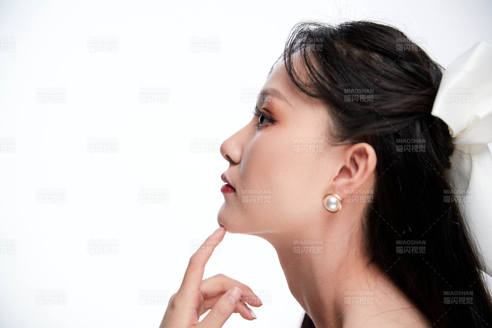 女性婚纱妆面图片