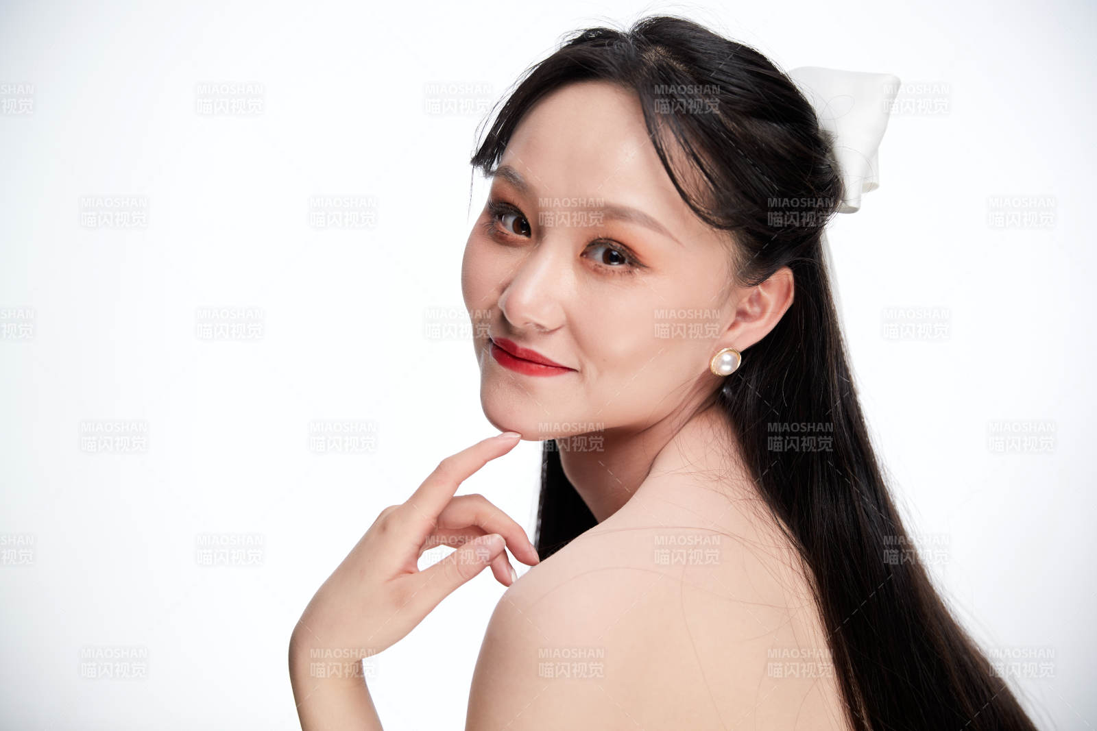 女性婚纱妆面图片