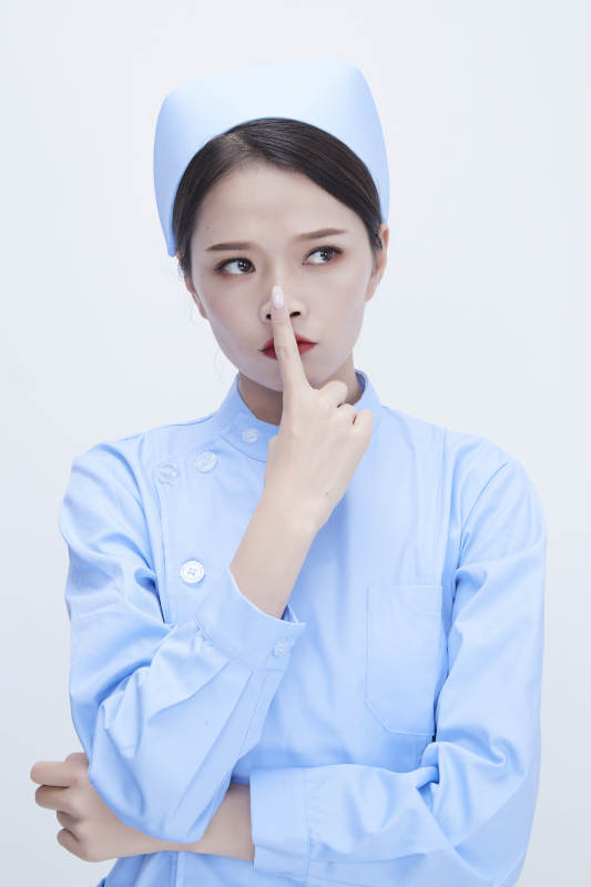 身穿蓝色护士服展示各种表情的漂亮女护士图片