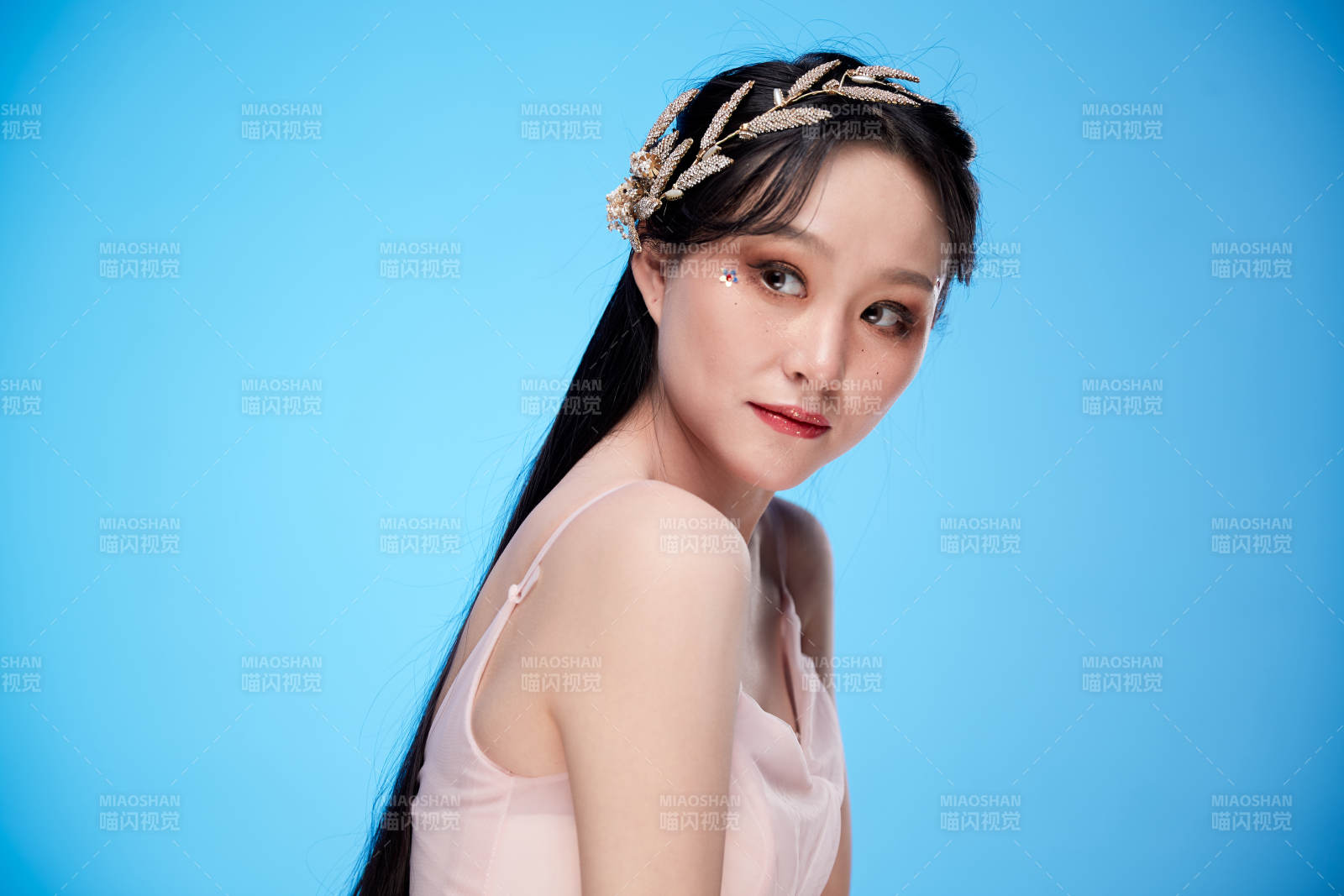 女性婚纱妆面图片