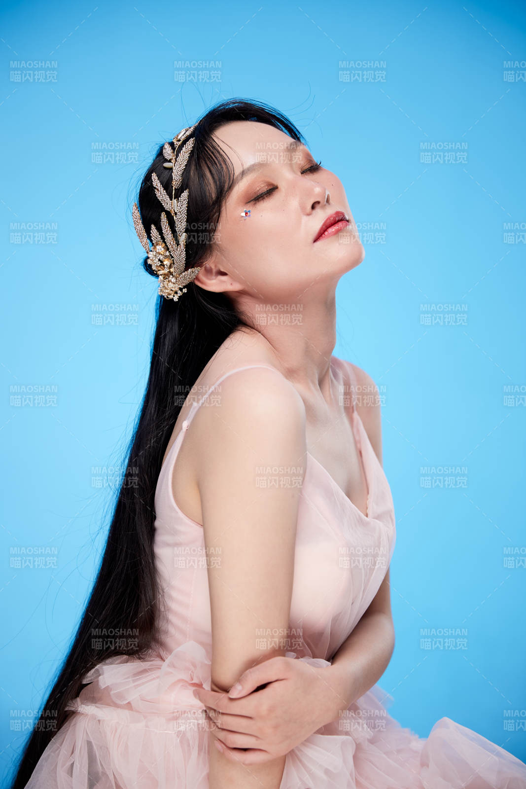 女性婚纱妆面图片