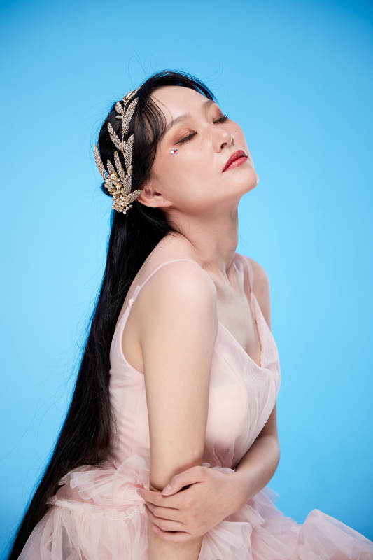 女性婚纱妆面图片