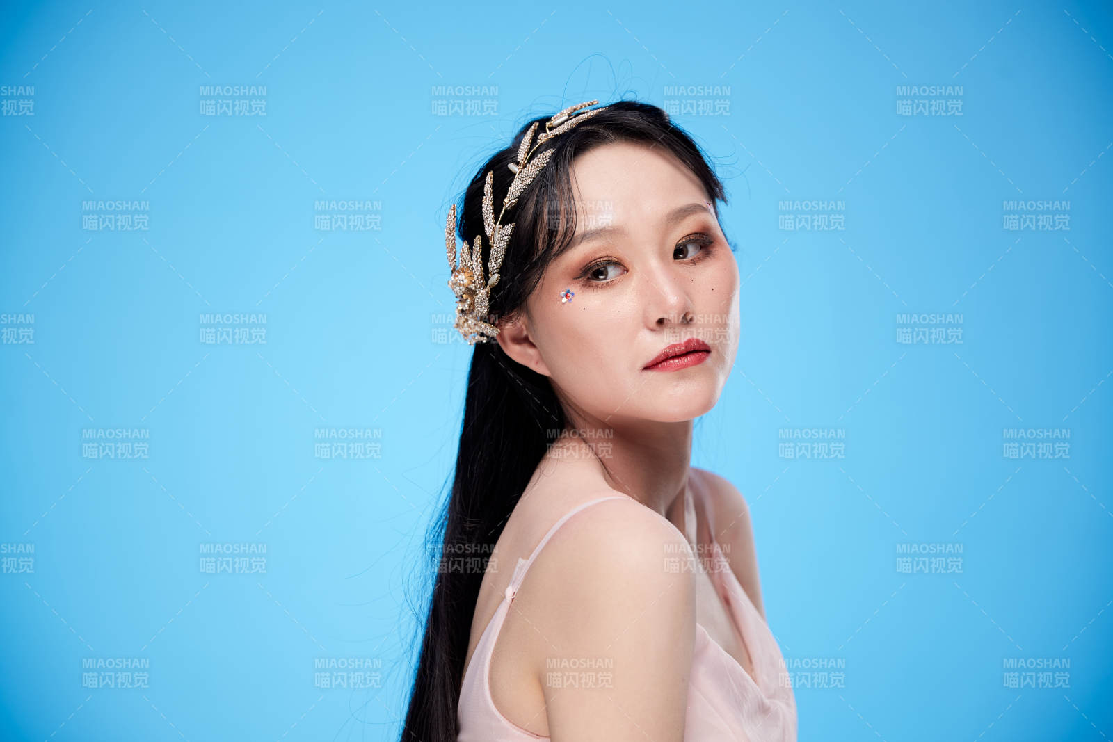 女性婚纱妆面图片