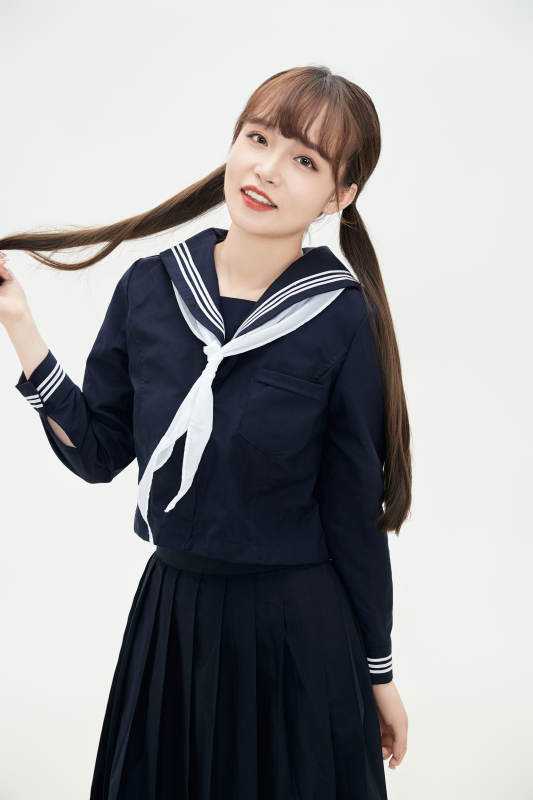 身穿日系高中制服的美丽少女图片