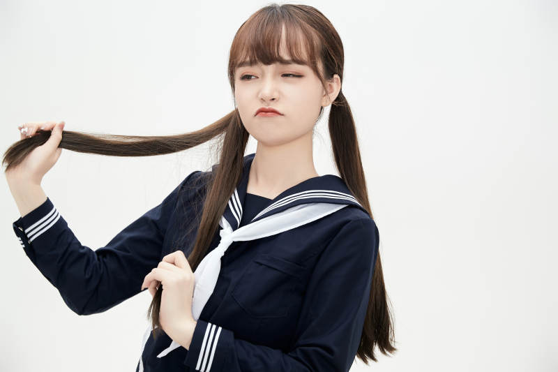身穿日系高中制服的美丽少女图片