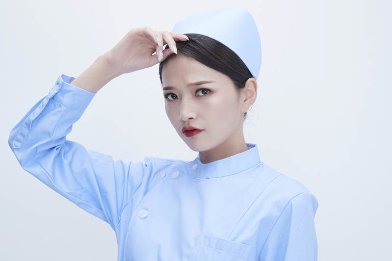 身穿蓝色护士服展示各种表情的漂亮女护士图片